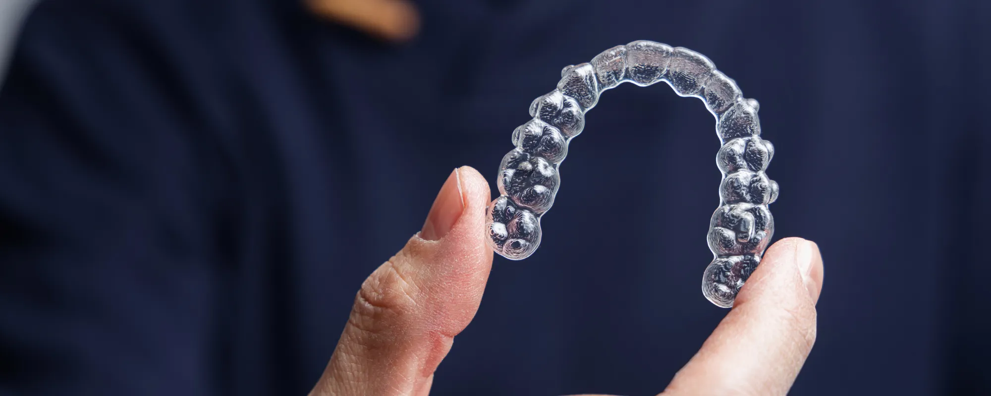 レントゲンや歯の3Dデータをモニターに表示している様子のイメージ｜戸塚モディ シティデンタルクリニック